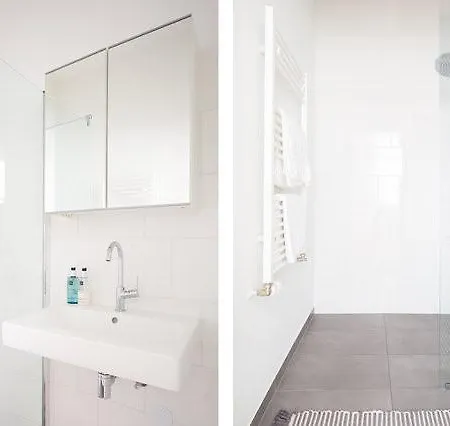 Guestroom With Private Entrance At Pieter Langendijkstraat